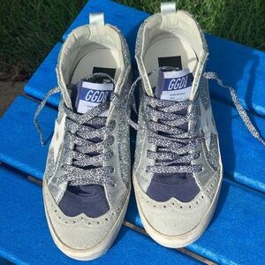 GOLDEN GOOSE
Mid Star Silver Glitter White Star Sneaker- size 37 (7)
